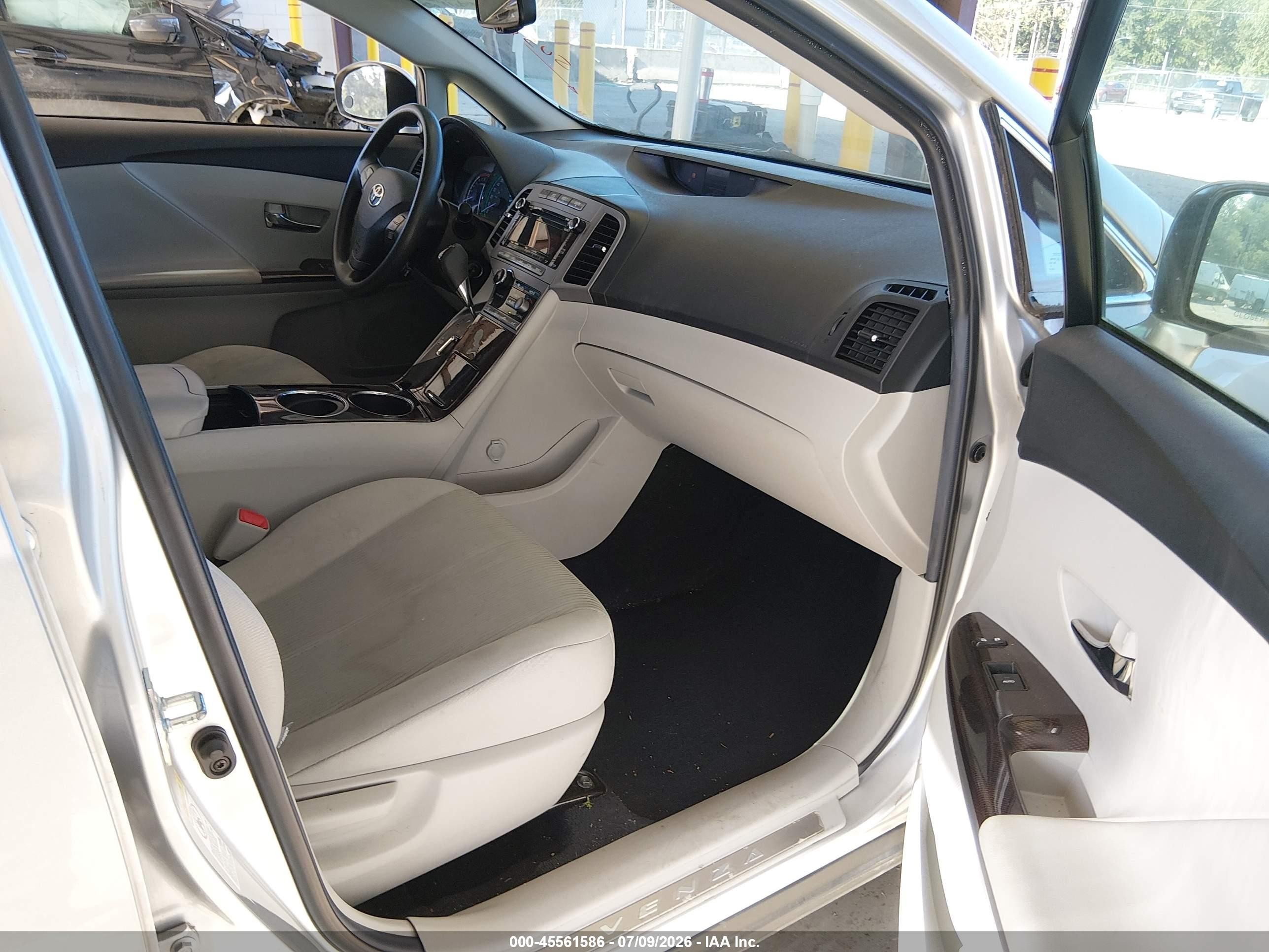 2011 Toyota Venza   Silver vin: 4T3ZA3BB5BU047415