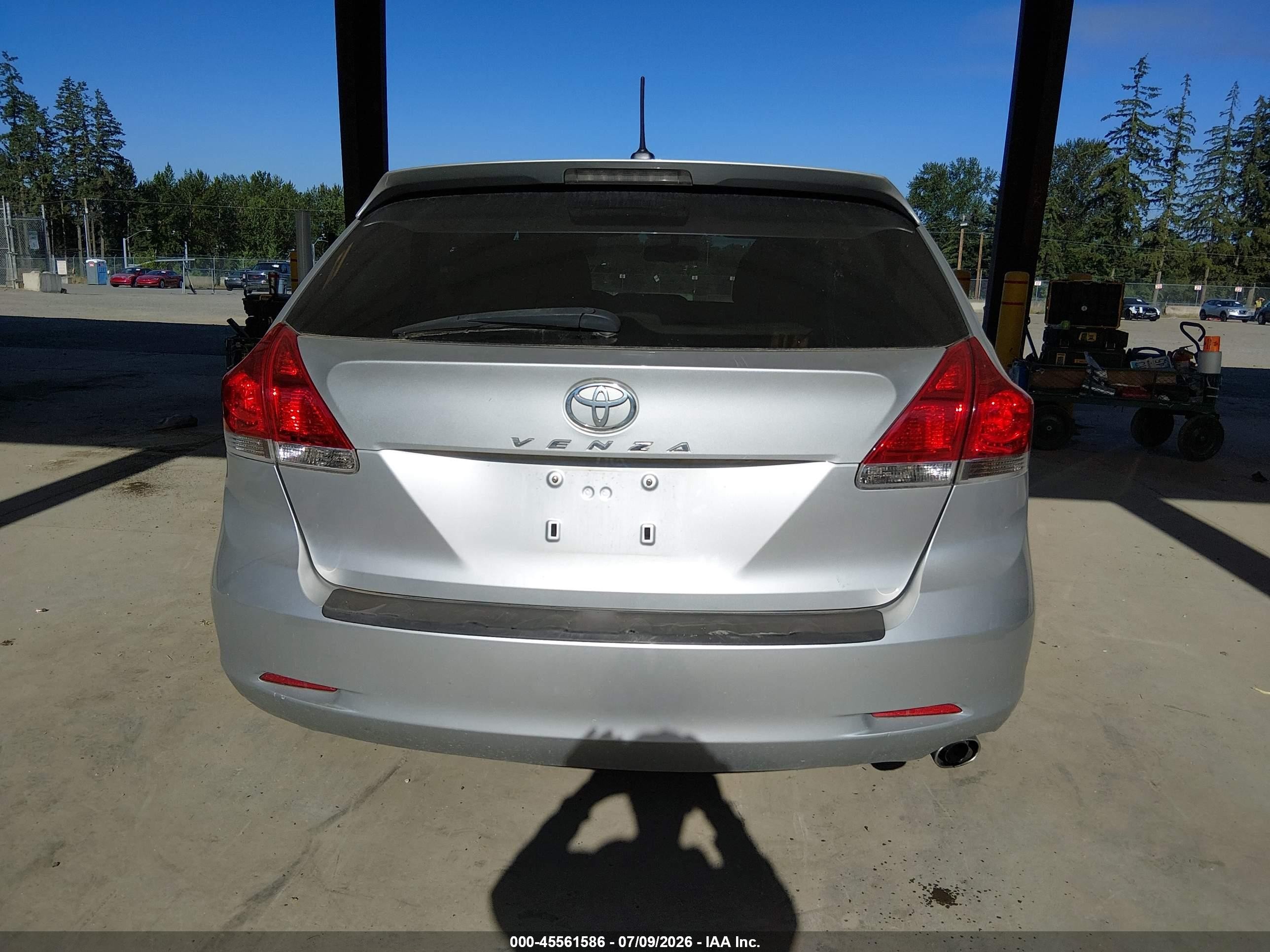 2011 Toyota Venza   Silver vin: 4T3ZA3BB5BU047415