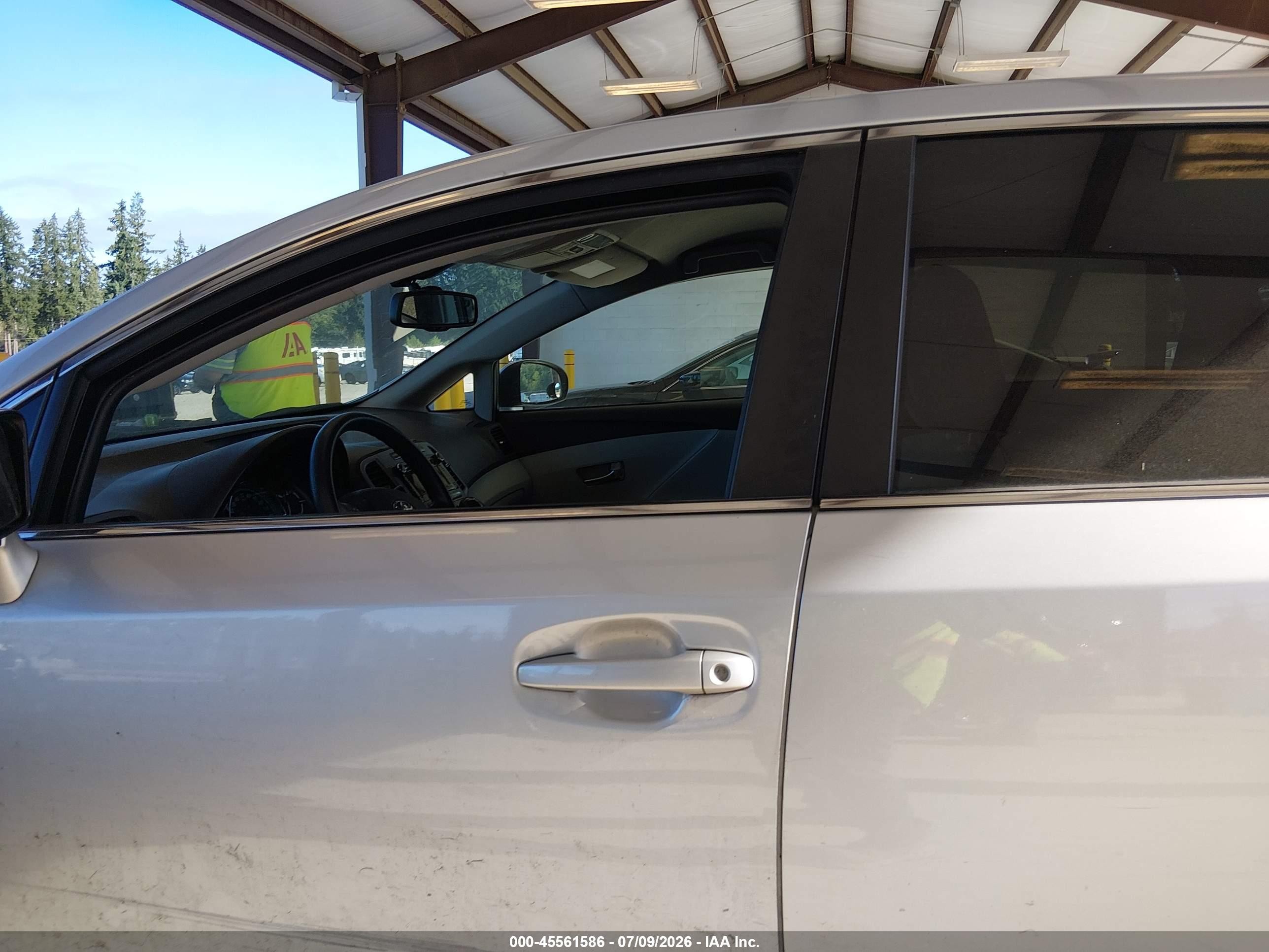 2011 Toyota Venza   Silver vin: 4T3ZA3BB5BU047415
