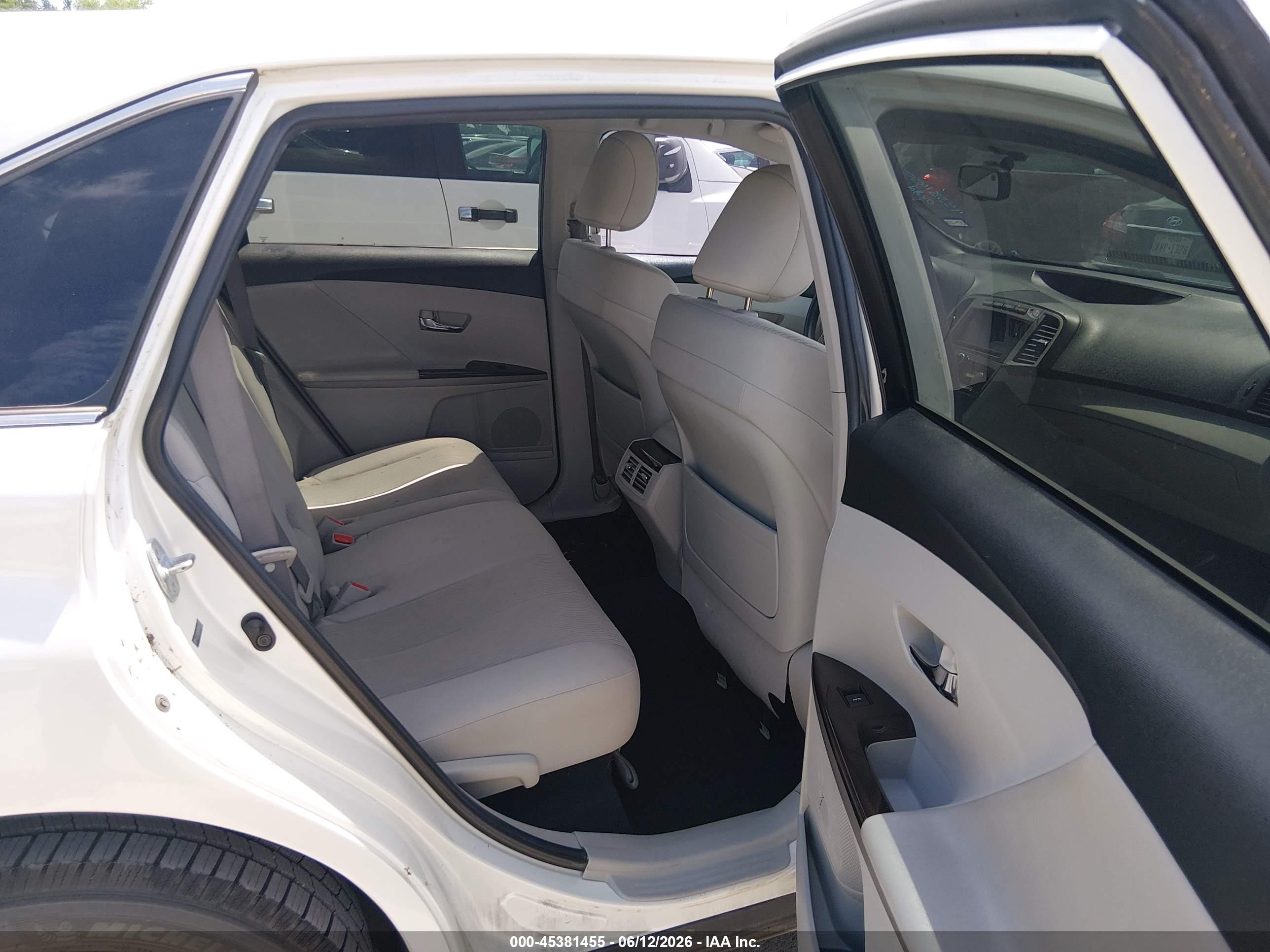 2011 Toyota Venza   White vin: 4T3ZA3BB7BU043852