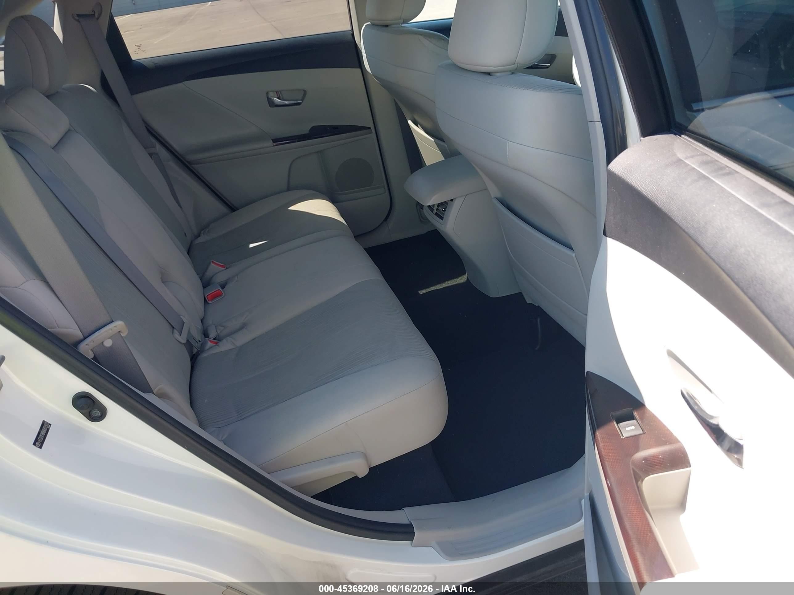 2010 Toyota Venza   White vin: 4T3ZA3BB8AU029022