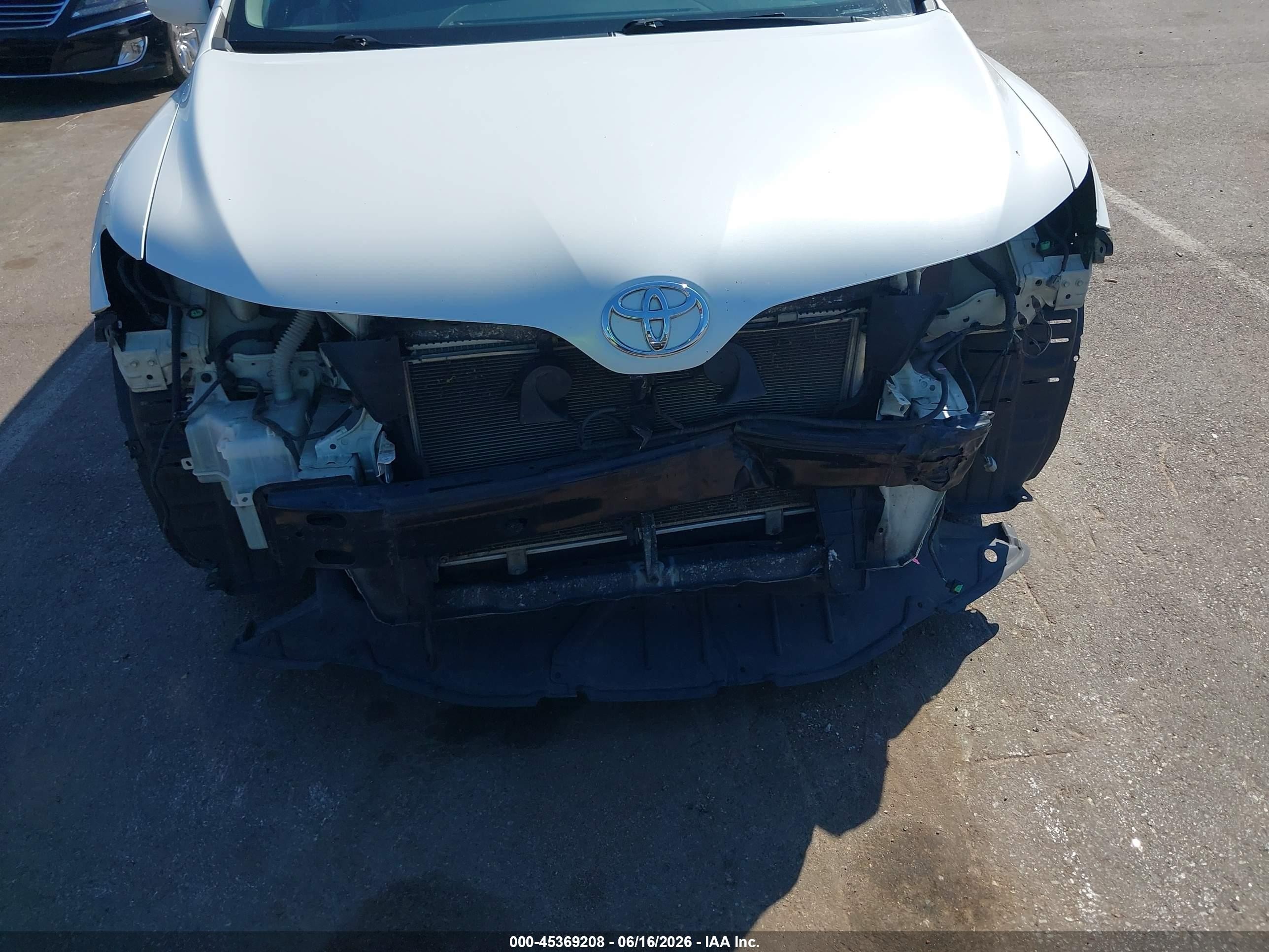 2010 Toyota Venza   White vin: 4T3ZA3BB8AU029022
