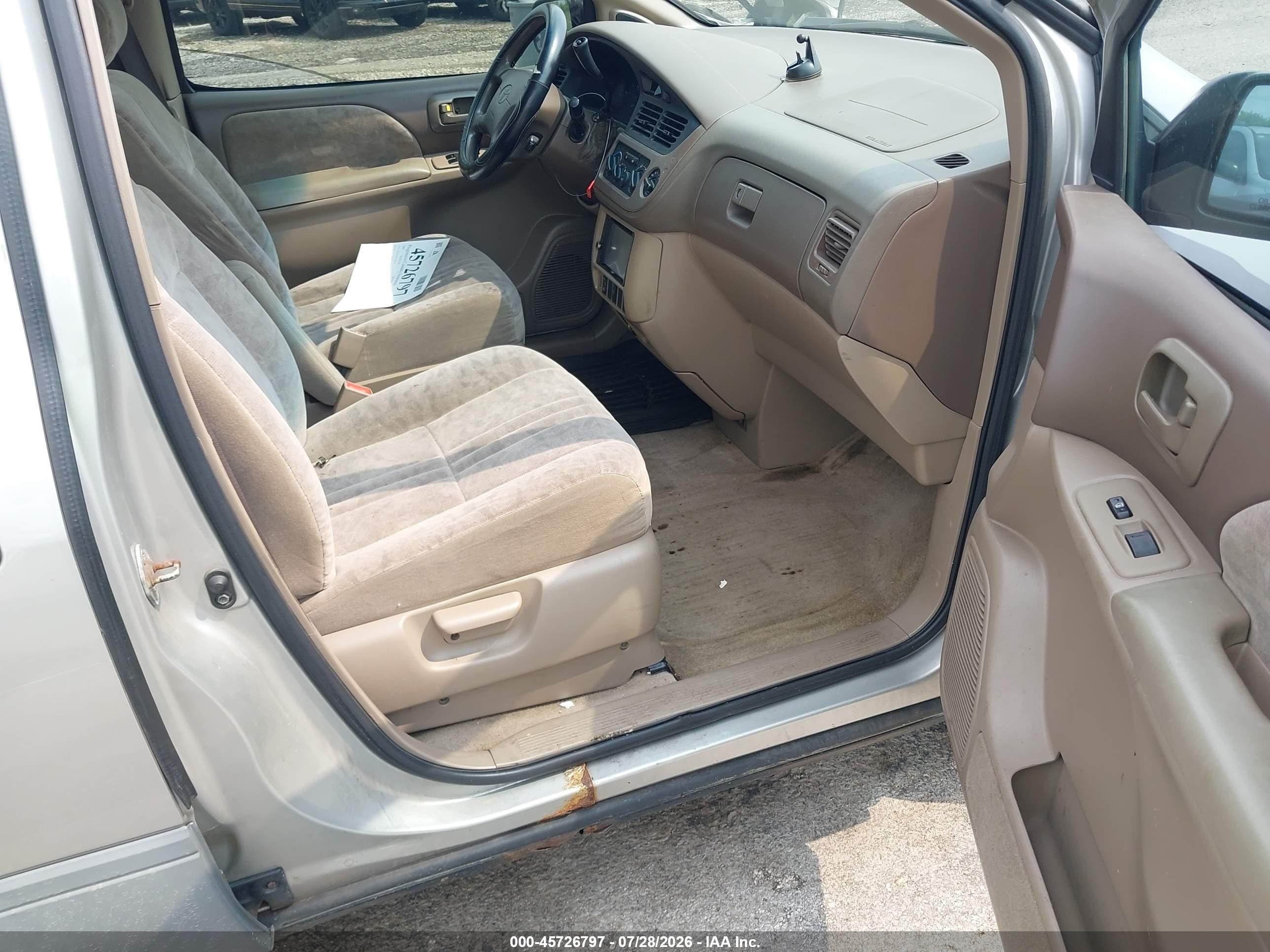 2001 Toyota Sienna Le Silver vin: 4T3ZF13C01U383713