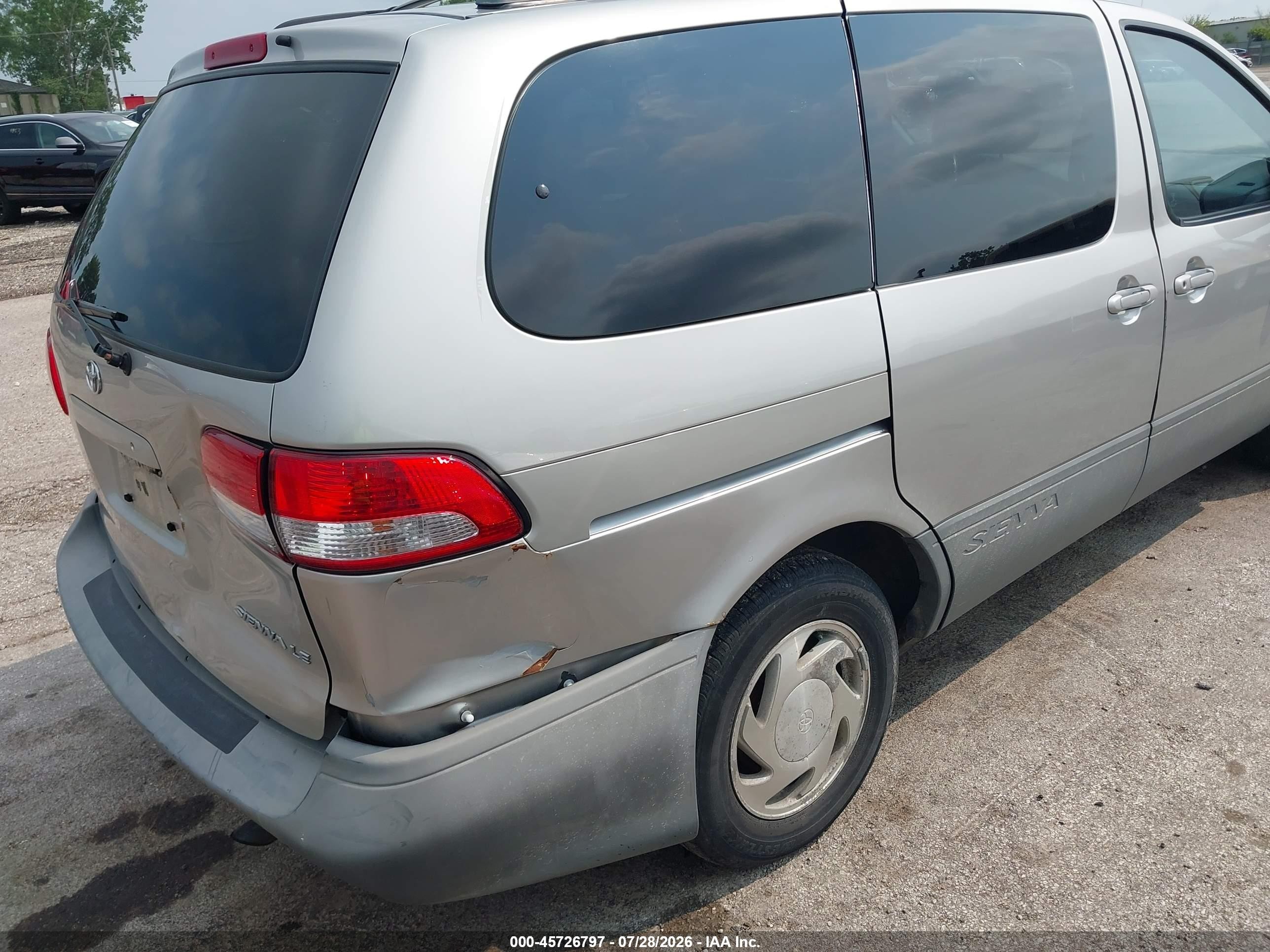 2001 Toyota Sienna Le Silver vin: 4T3ZF13C01U383713