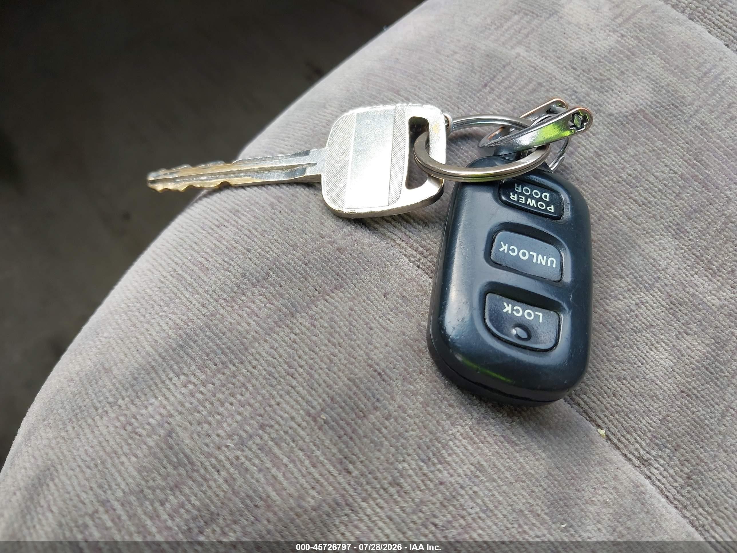 2001 Toyota Sienna Le Silver vin: 4T3ZF13C01U383713