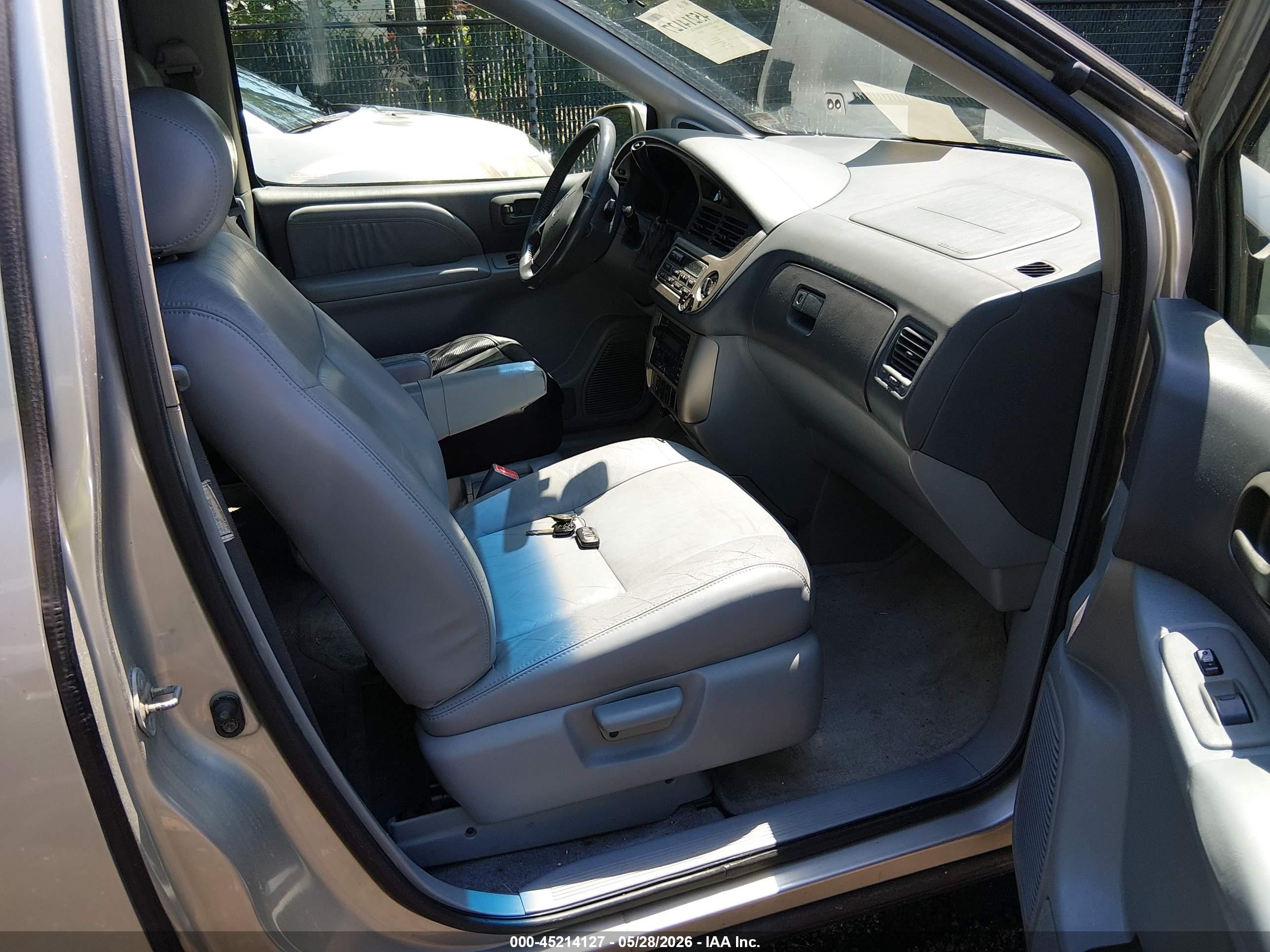 2002 Toyota Sienna Xle Silver vin: 4T3ZF13C02U434466