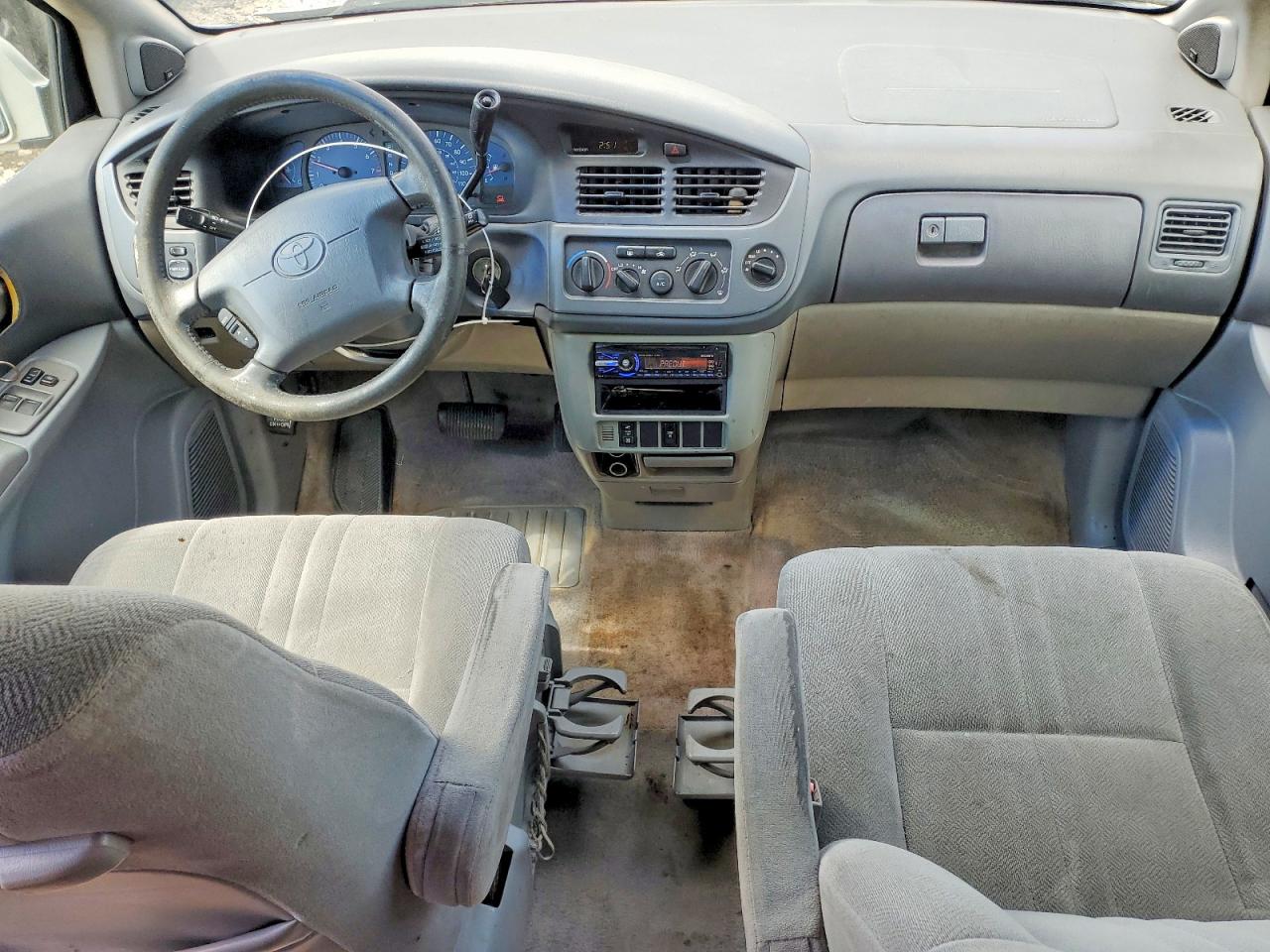 2002 Toyota Sienna Le Silver vin: 4T3ZF13C02U436363