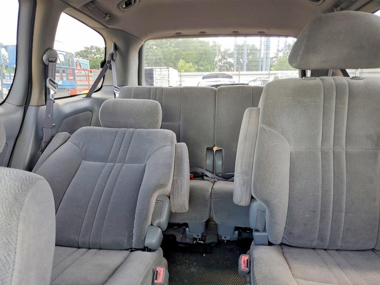 2002 Toyota Sienna Le Silver vin: 4T3ZF13C02U436363