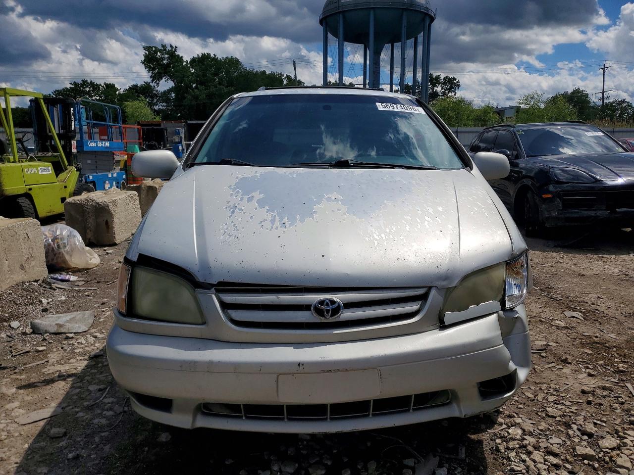 2002 Toyota Sienna Le Silver vin: 4T3ZF13C02U436363