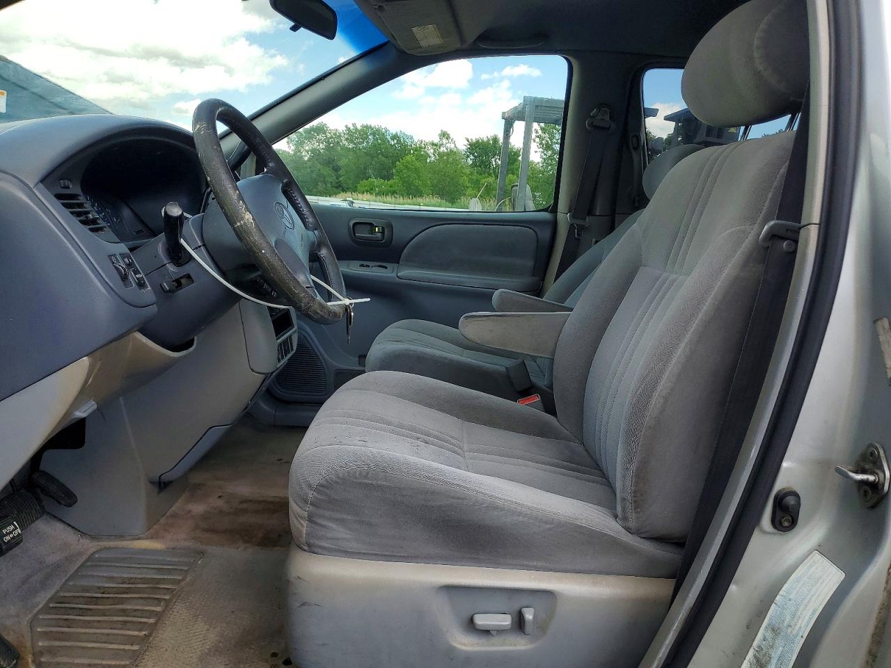 2002 Toyota Sienna Le Silver vin: 4T3ZF13C02U436363