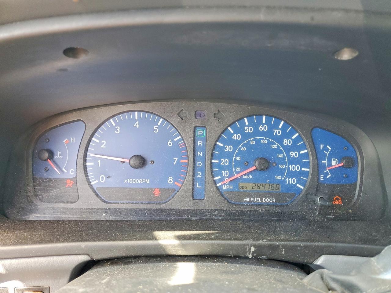 2002 Toyota Sienna Le Silver vin: 4T3ZF13C02U436363
