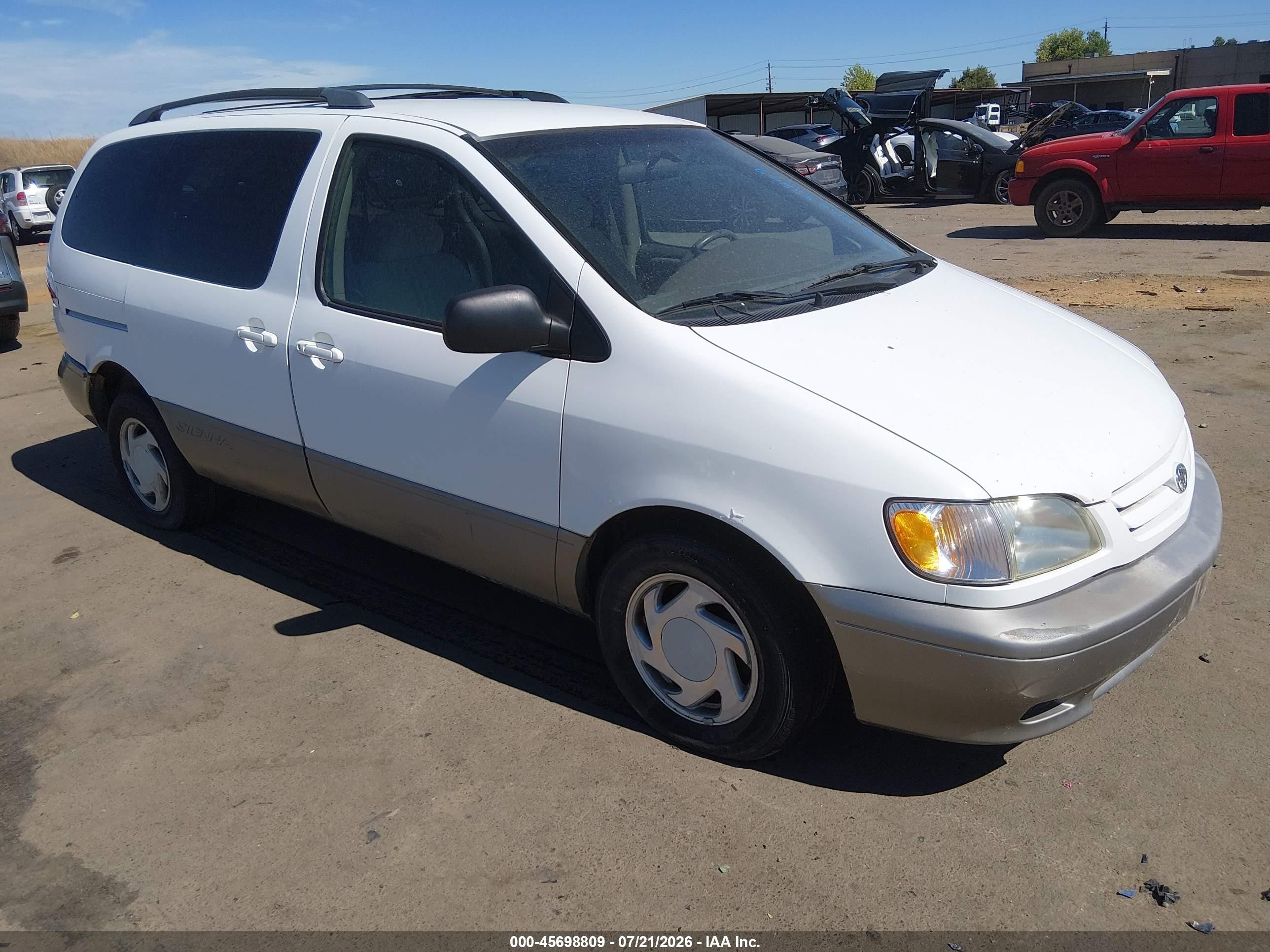 2002 Toyota Sienna Le White vin: 4T3ZF13C02U437741
