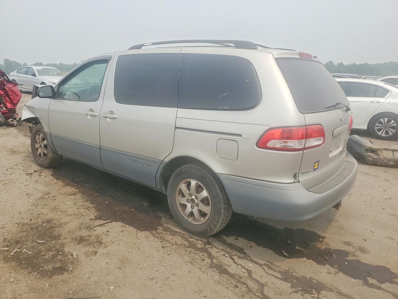 2002 Toyota Sienna Le Silver vin: 4T3ZF13C02U464843
