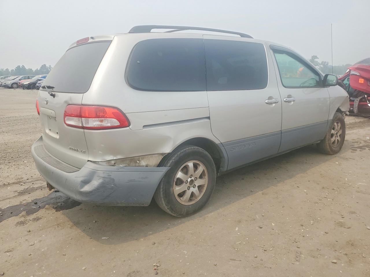 2002 Toyota Sienna Le Silver vin: 4T3ZF13C02U464843