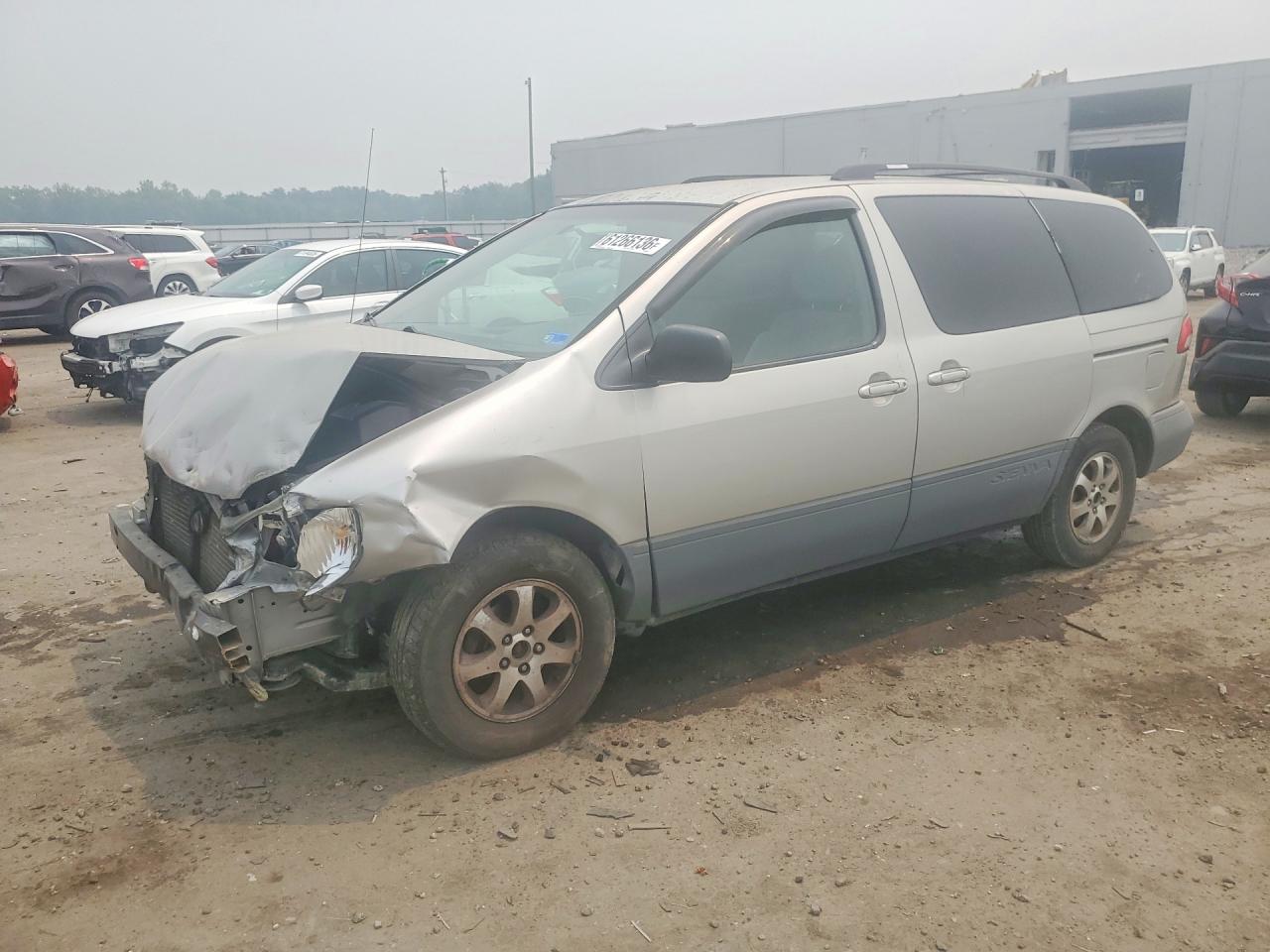 2002 Toyota Sienna Le Silver vin: 4T3ZF13C02U464843