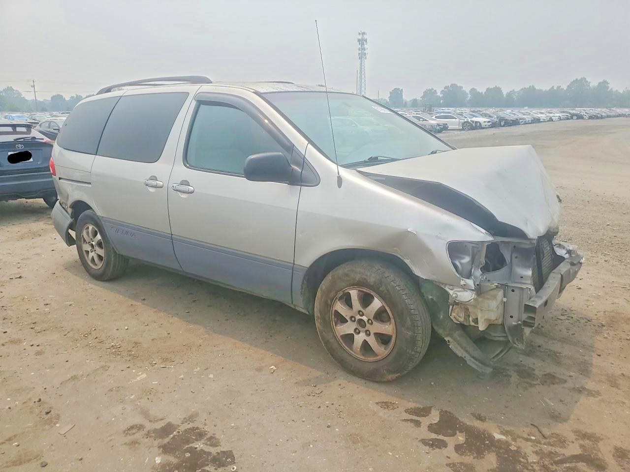 2002 Toyota Sienna Le Silver vin: 4T3ZF13C02U464843