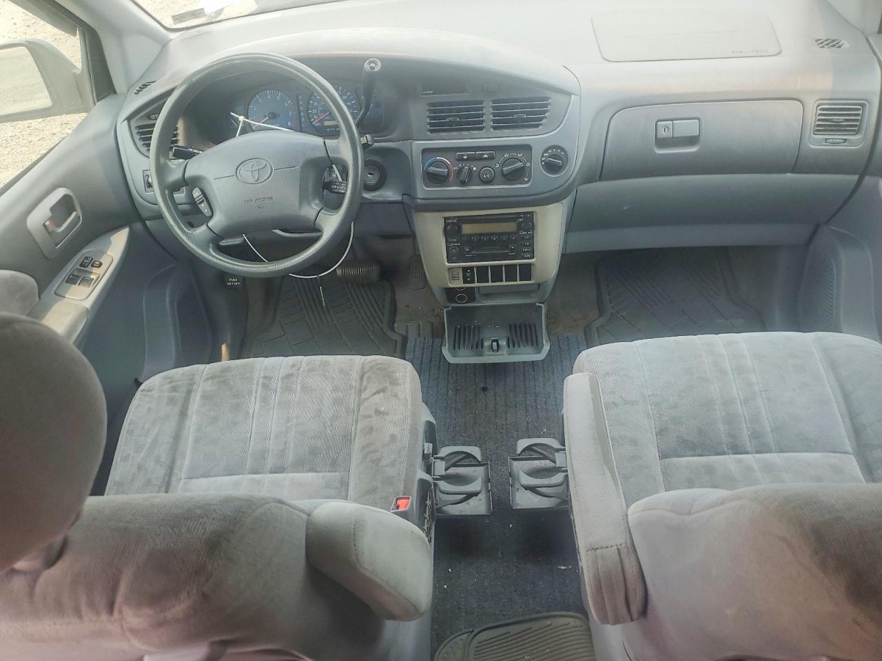 2002 Toyota Sienna Le Silver vin: 4T3ZF13C02U464843