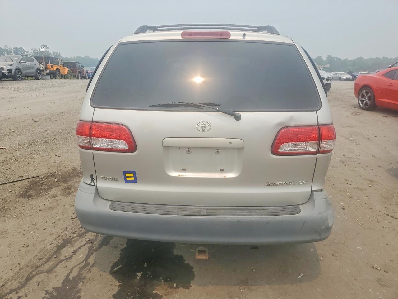 2002 Toyota Sienna Le Silver vin: 4T3ZF13C02U464843