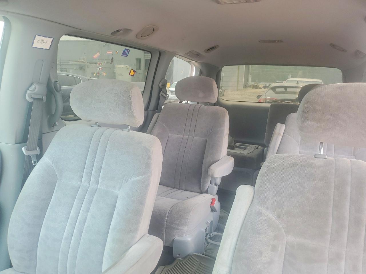 2002 Toyota Sienna Le Silver vin: 4T3ZF13C02U464843