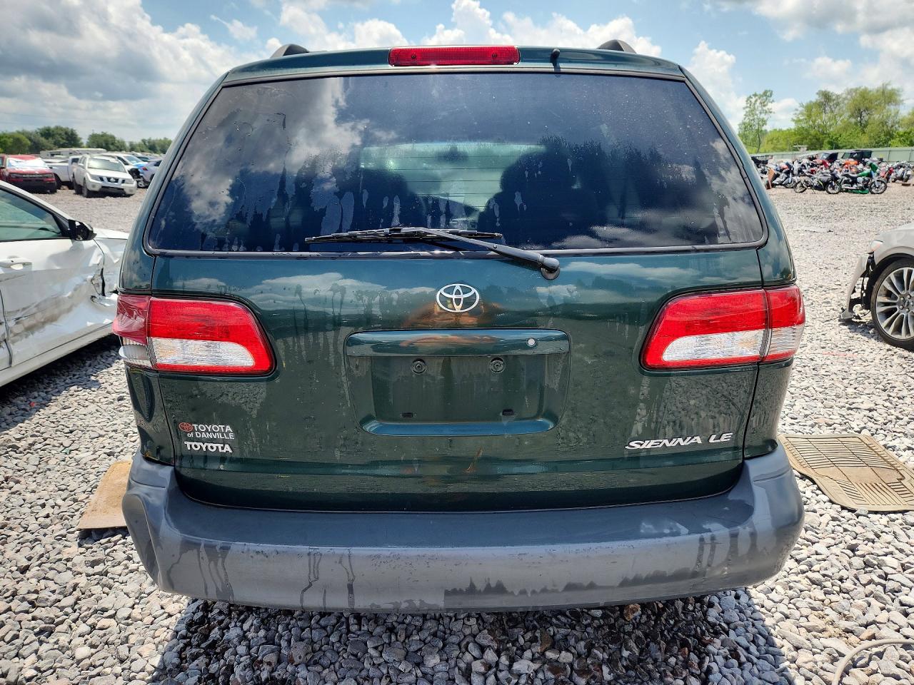 2002 Toyota Sienna Le Green vin: 4T3ZF13C02U472621