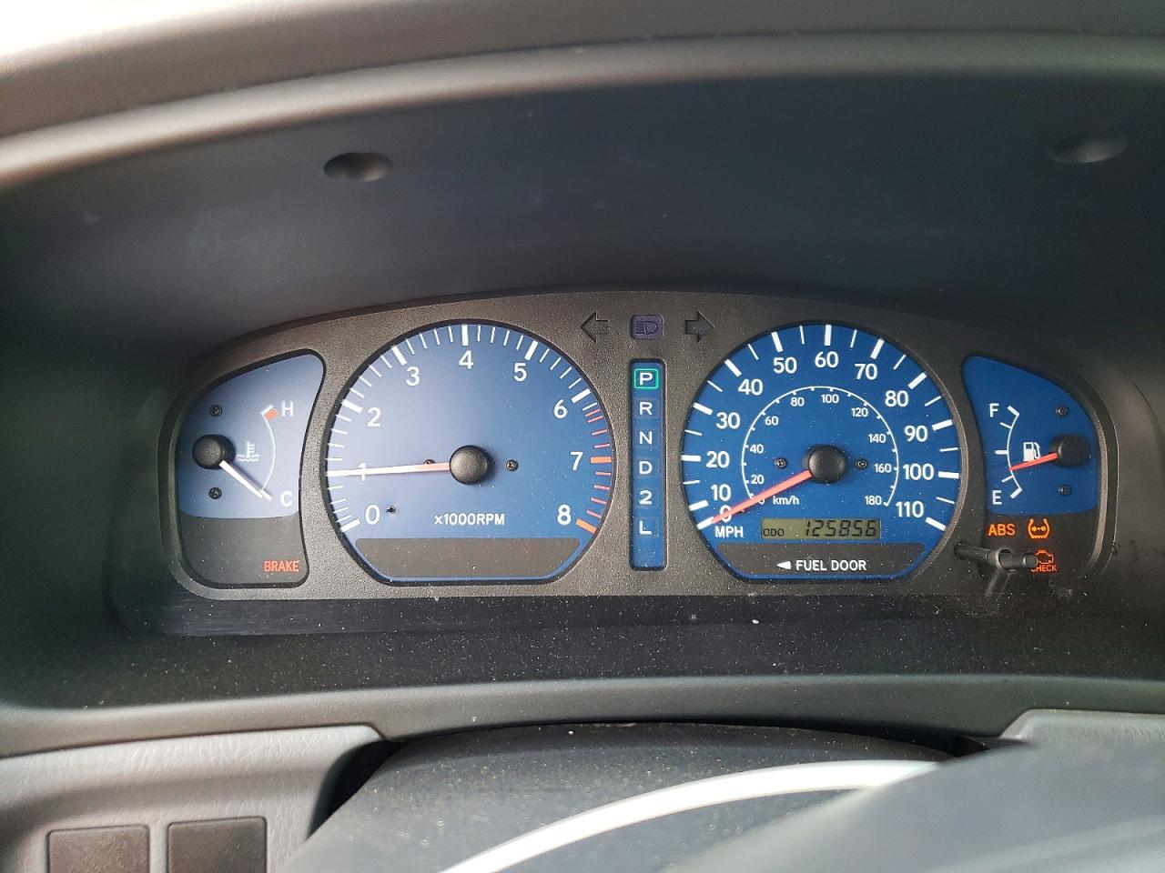 2002 Toyota Sienna Le Silver vin: 4T3ZF13C02U501700