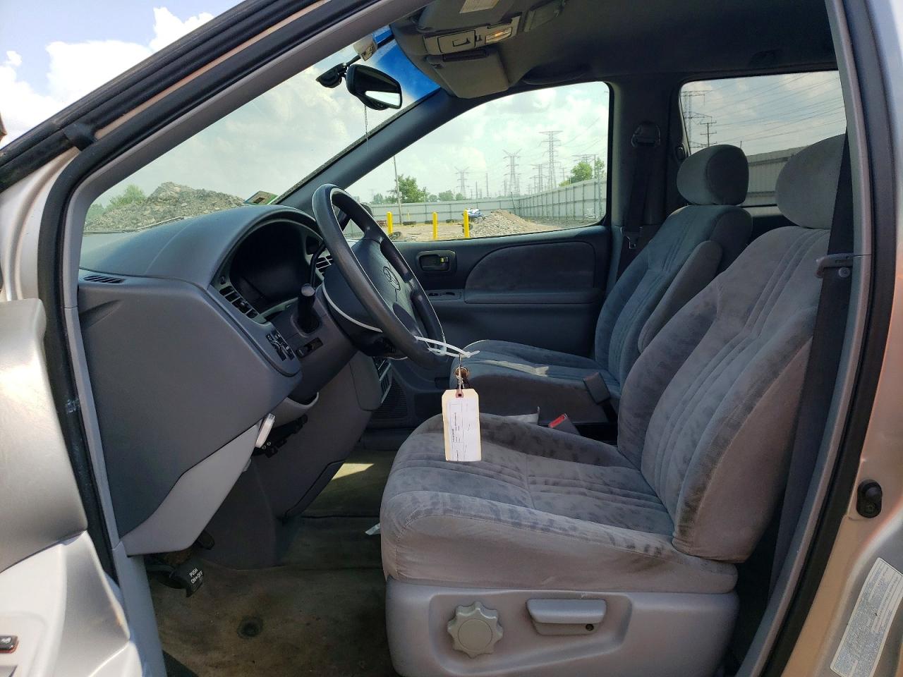 2002 Toyota Sienna Le Silver vin: 4T3ZF13C02U501700