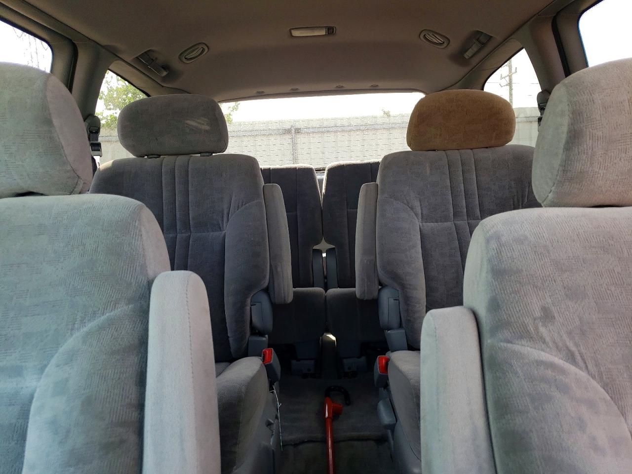 2002 Toyota Sienna Le Silver vin: 4T3ZF13C02U501700