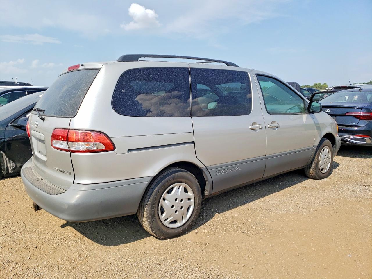 2002 Toyota Sienna Le Silver vin: 4T3ZF13C02U501700