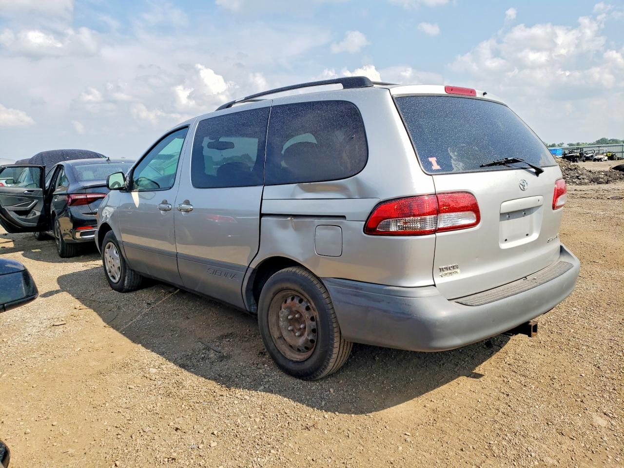 2002 Toyota Sienna Le Silver vin: 4T3ZF13C02U501700