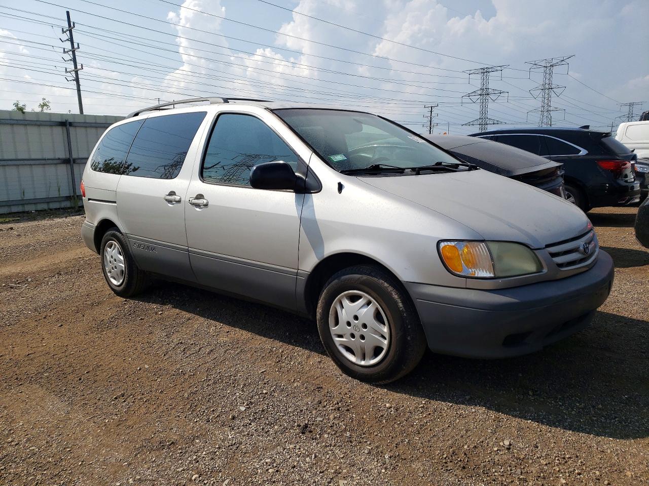 2002 Toyota Sienna Le Silver vin: 4T3ZF13C02U501700