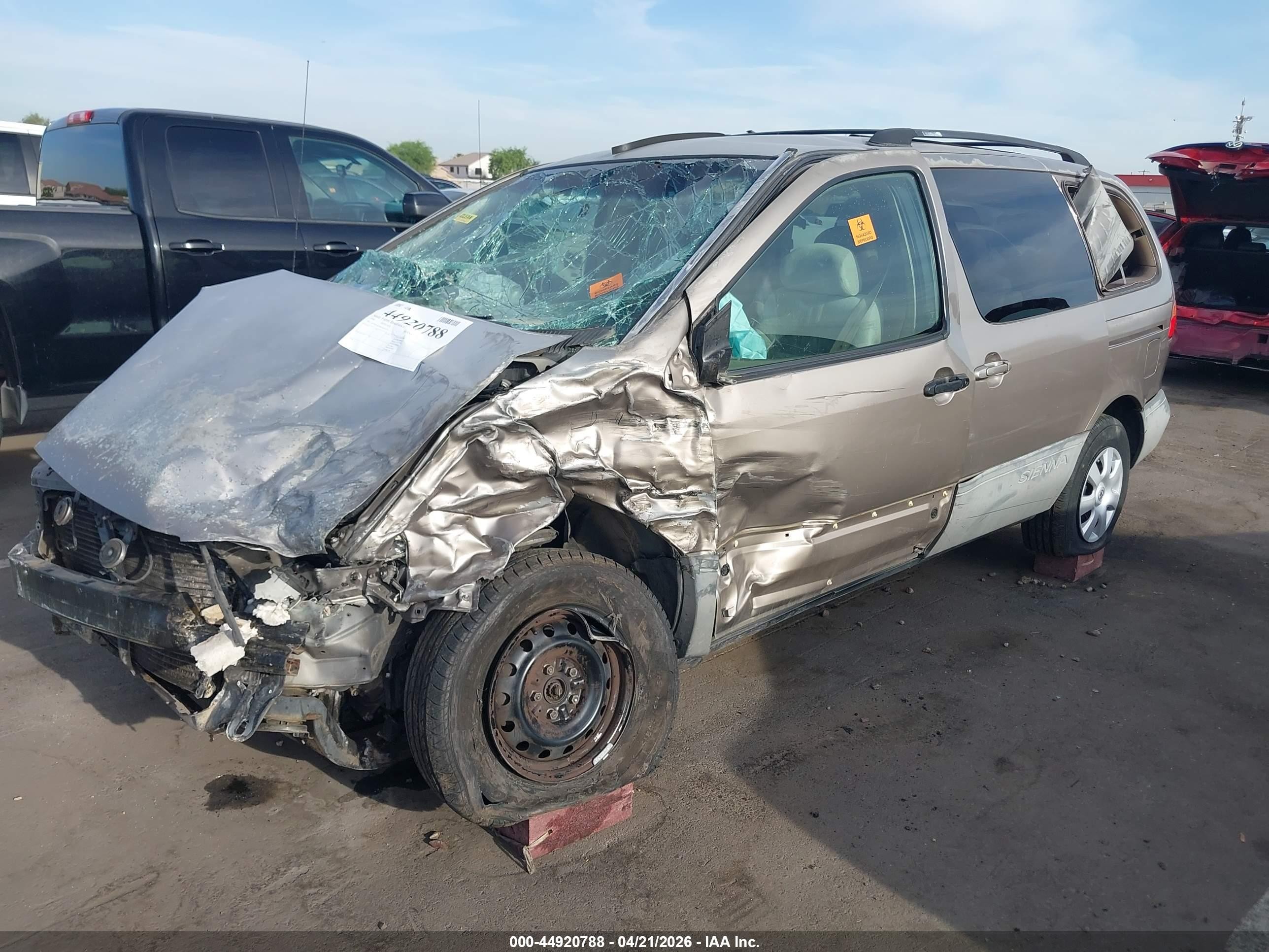 1998 Toyota Sienna Le Champagne vin: 4T3ZF13C0WU025115