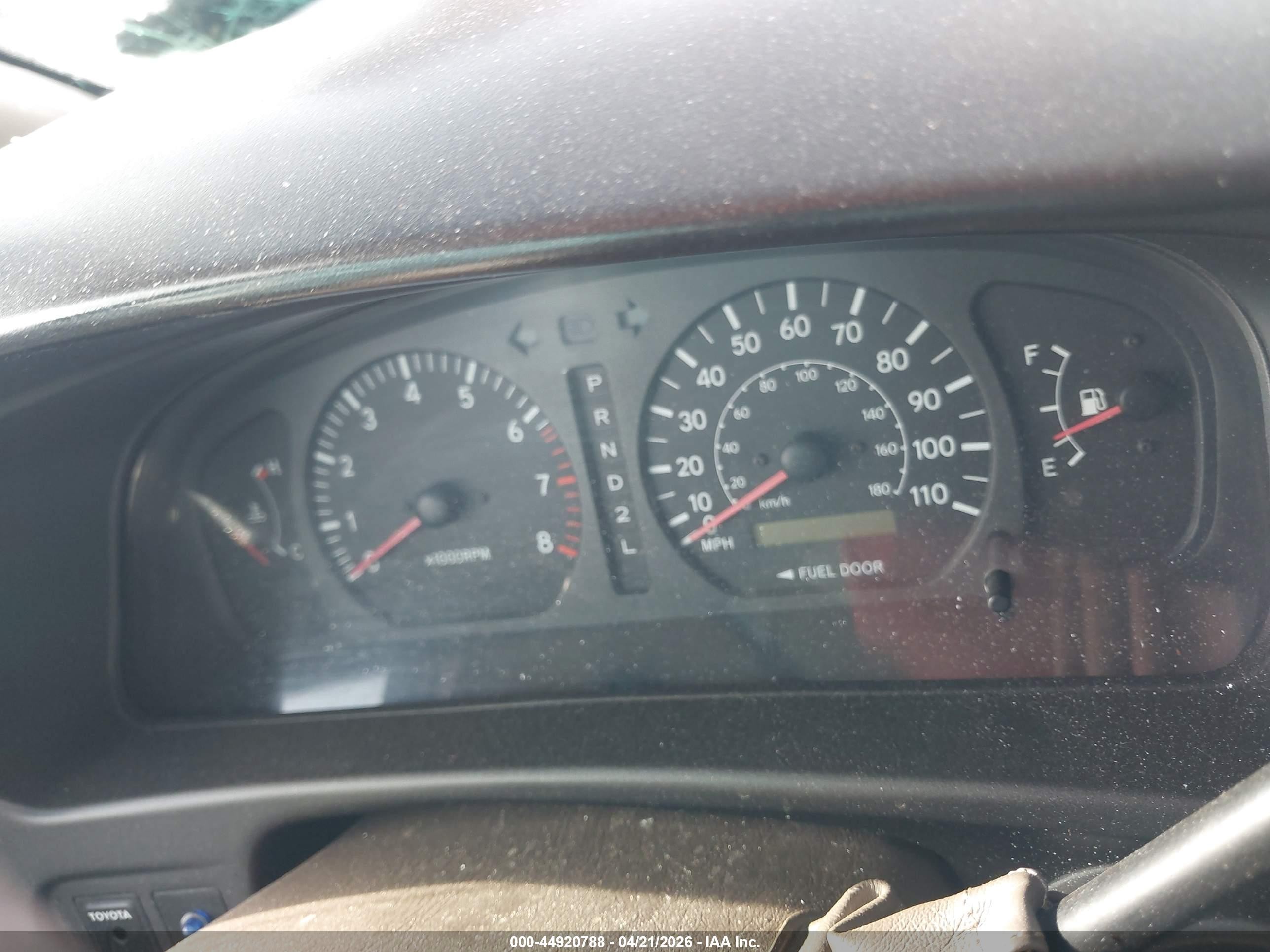 1998 Toyota Sienna Le Champagne vin: 4T3ZF13C0WU025115