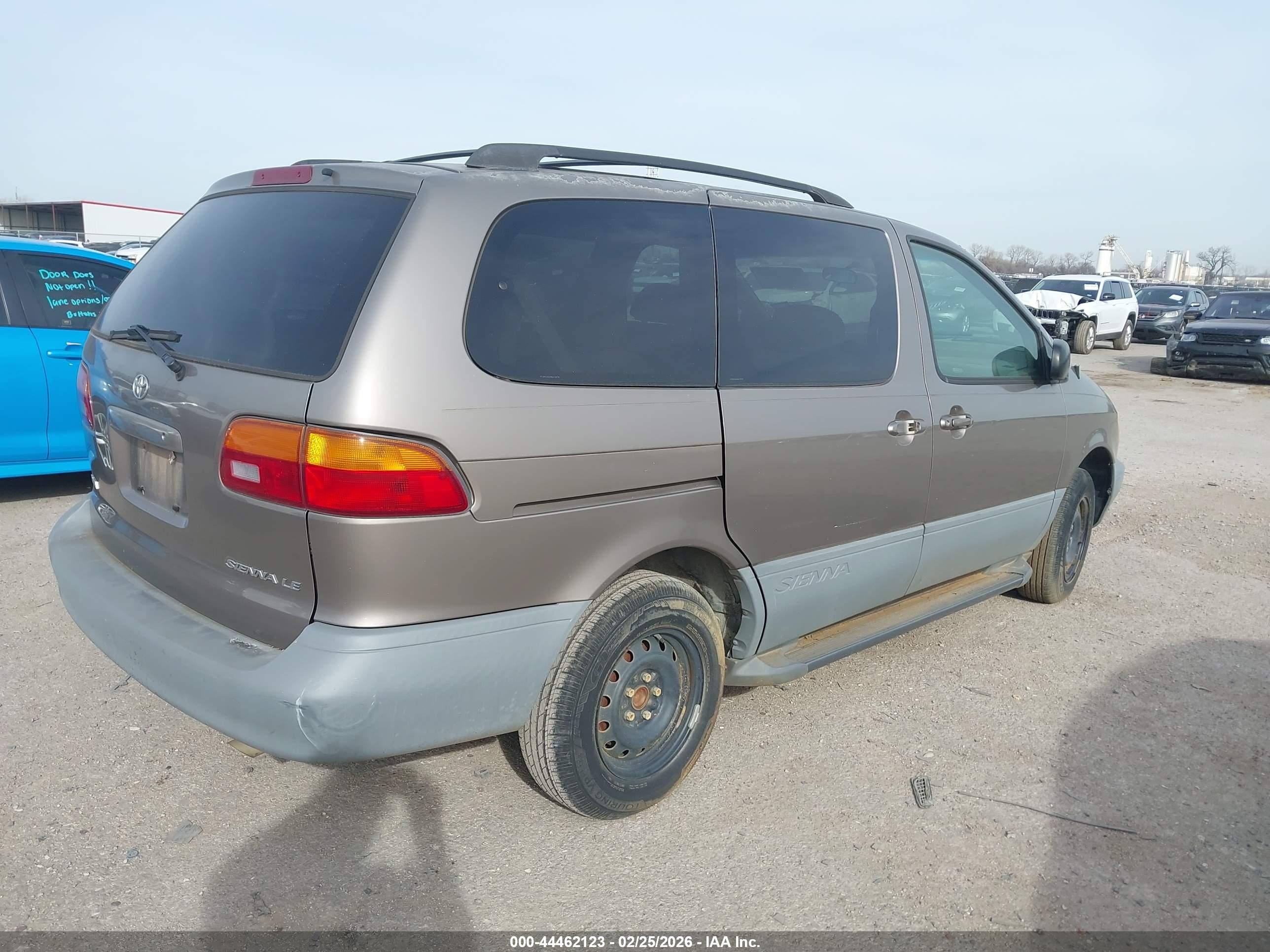 1998 Toyota Sienna Le Brown vin: 4T3ZF13C0WU076176