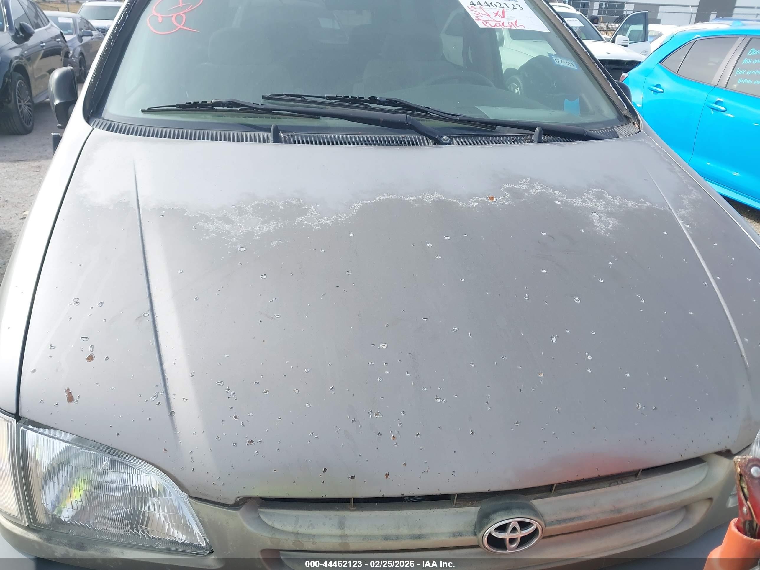 1998 Toyota Sienna Le Brown vin: 4T3ZF13C0WU076176
