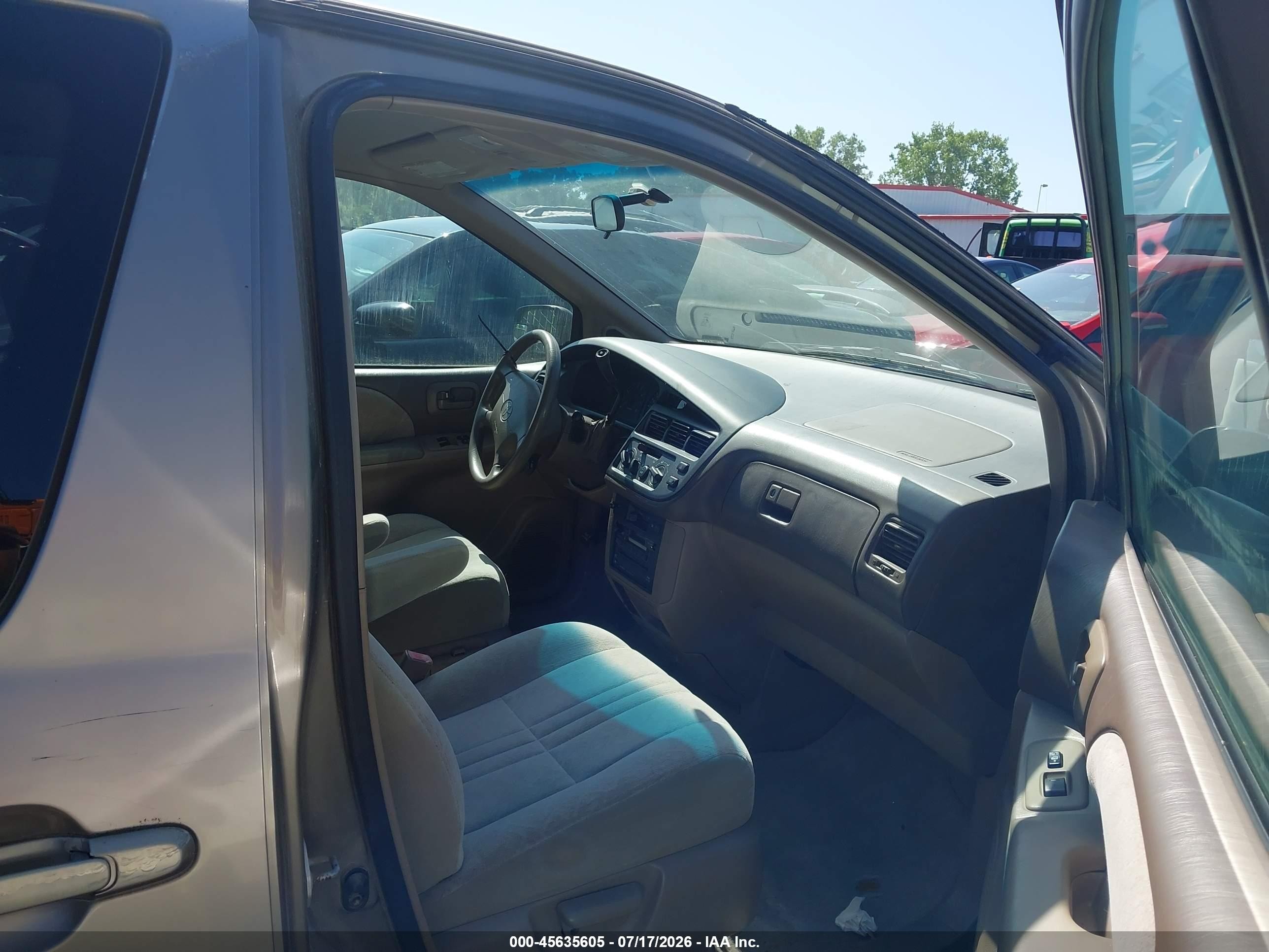 1999 Toyota Sienna Le Gold vin: 4T3ZF13C0XU123952