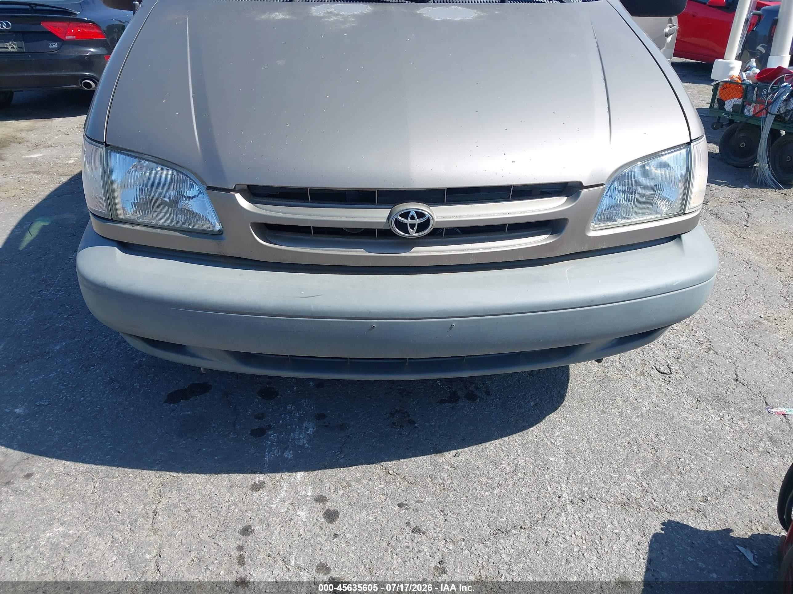 1999 Toyota Sienna Le Gold vin: 4T3ZF13C0XU123952