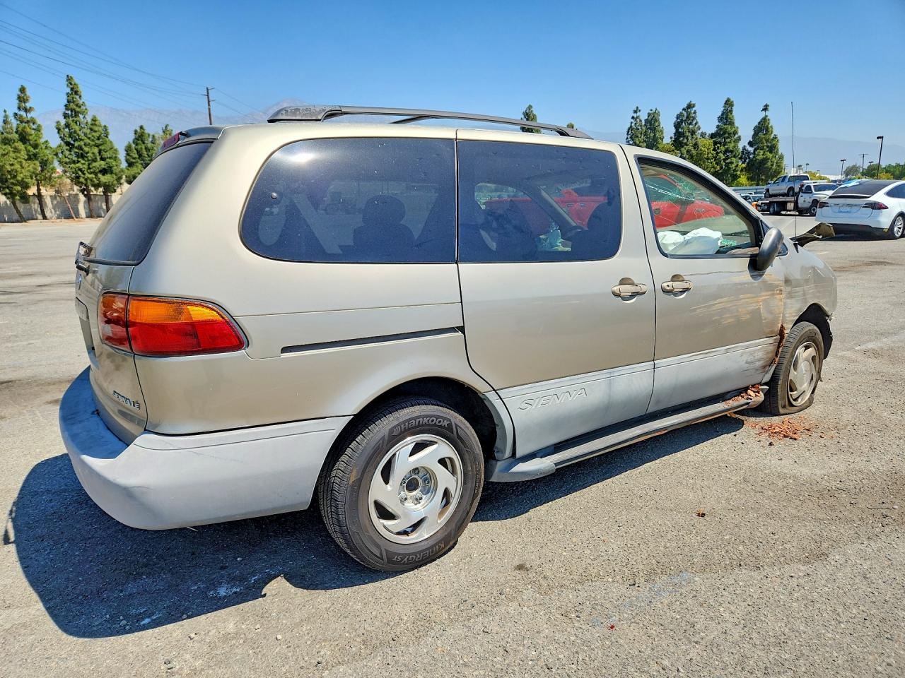 2000 Toyota Sienna Le Gold vin: 4T3ZF13C0YU199480