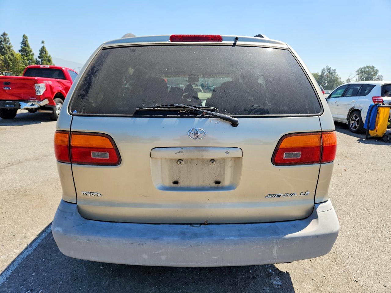 2000 Toyota Sienna Le Gold vin: 4T3ZF13C0YU199480