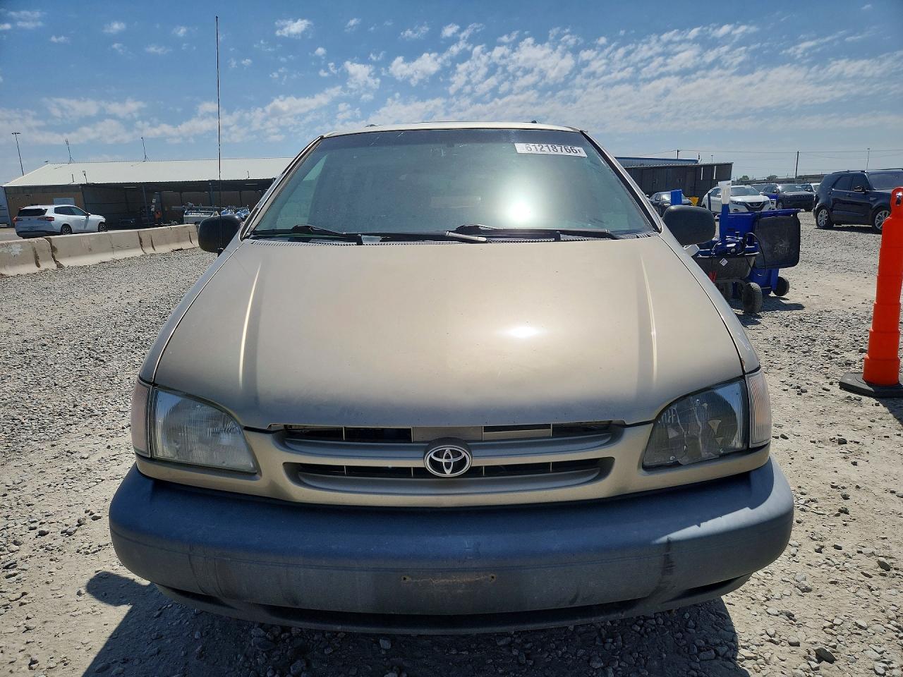 2000 Toyota Sienna Le Tan vin: 4T3ZF13C0YU259001