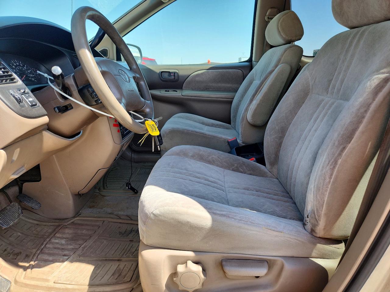 2000 Toyota Sienna Le Tan vin: 4T3ZF13C0YU259001