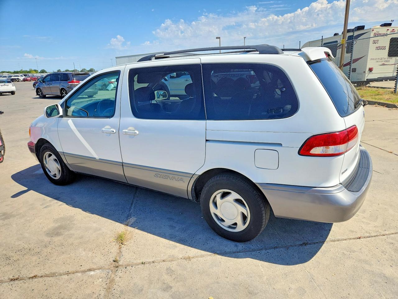 2001 Toyota Sienna Xle Белый vin: 4T3ZF13C11U401734