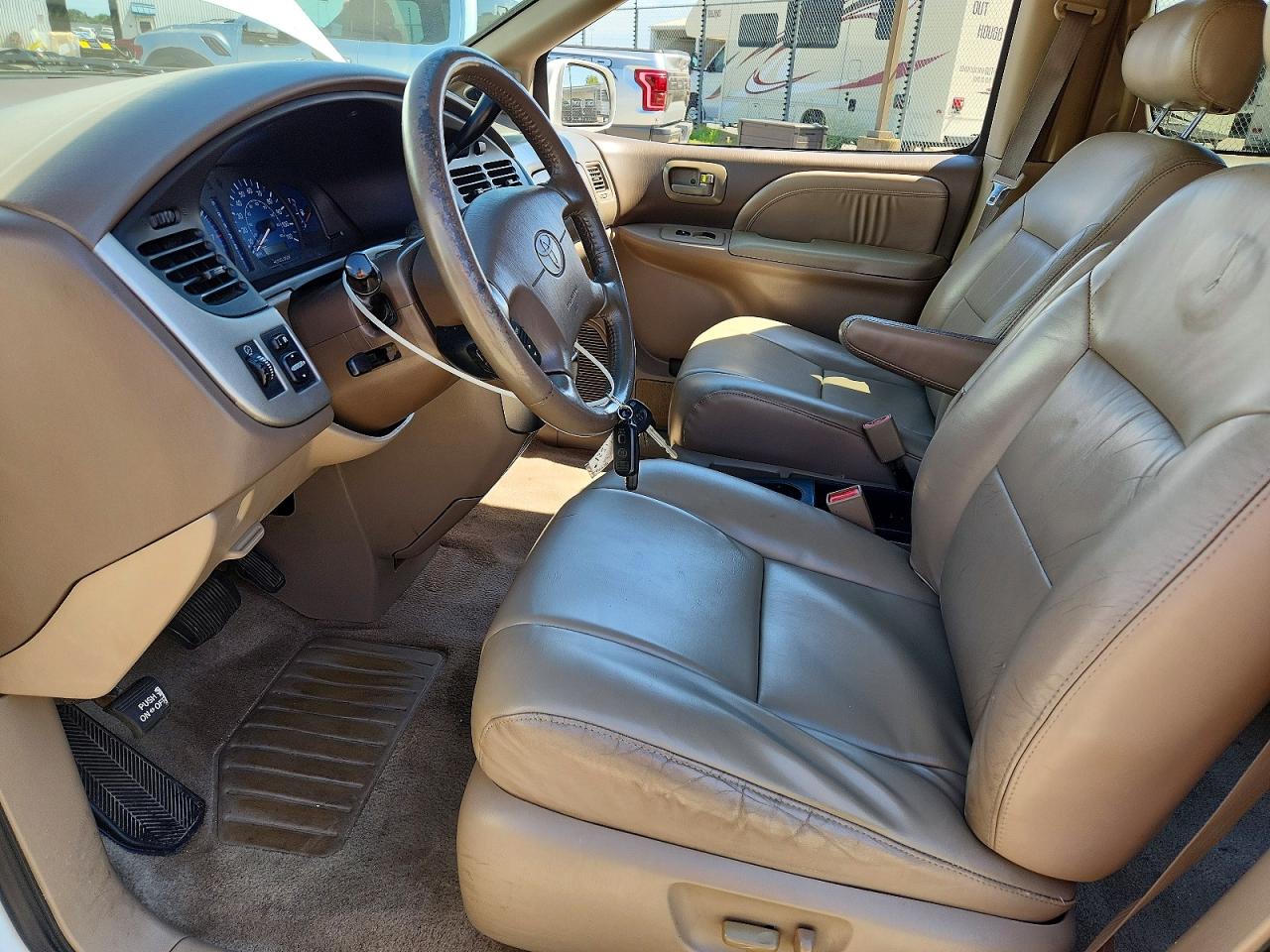 2001 Toyota Sienna Xle Белый vin: 4T3ZF13C11U401734