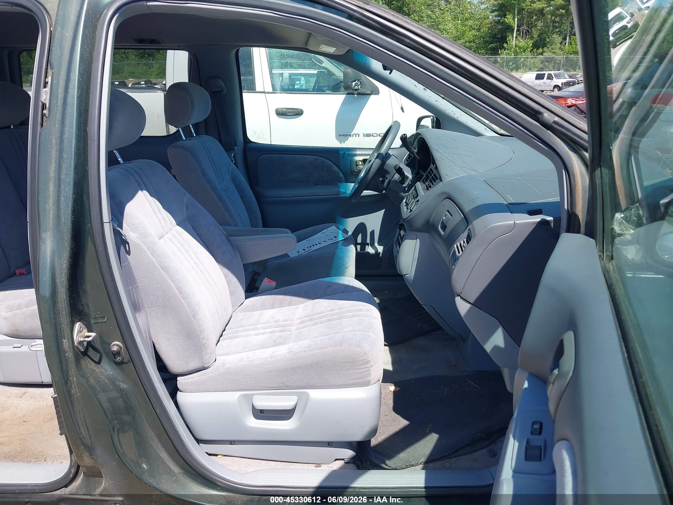 2001 Toyota Sienna Le Green vin: 4T3ZF13C11U403483