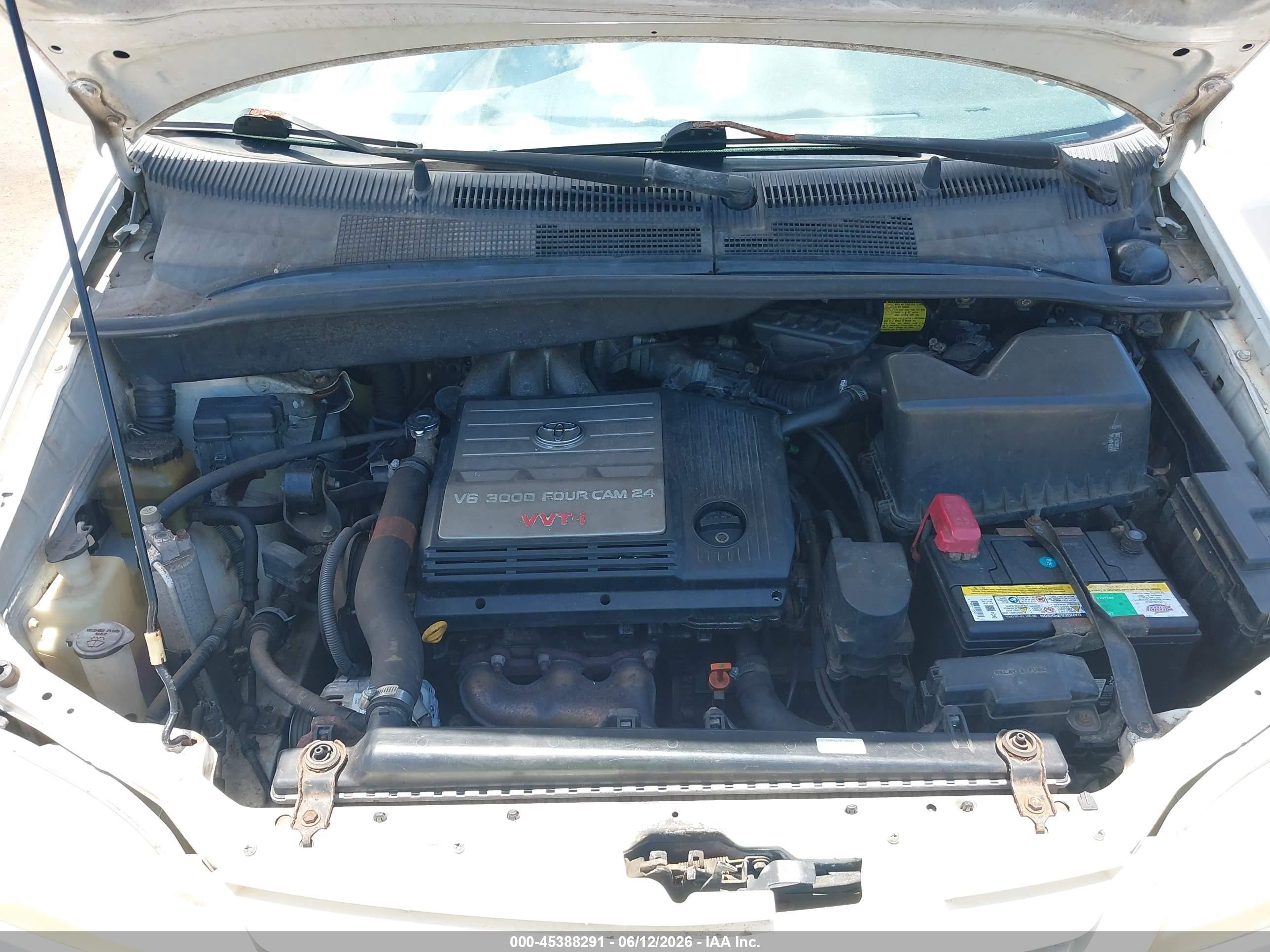 2002 Toyota Sienna Le White vin: 4T3ZF13C12U452393