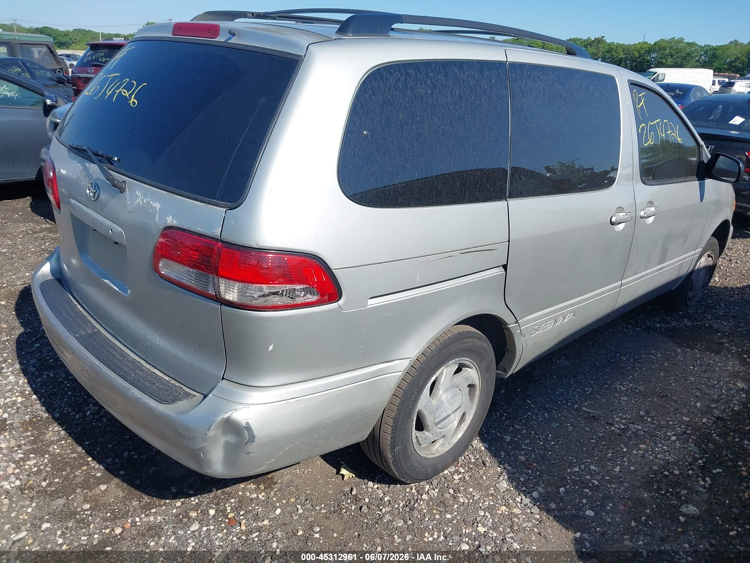 2003 Toyota Sienna Le Silver vin: 4T3ZF13C13U538952