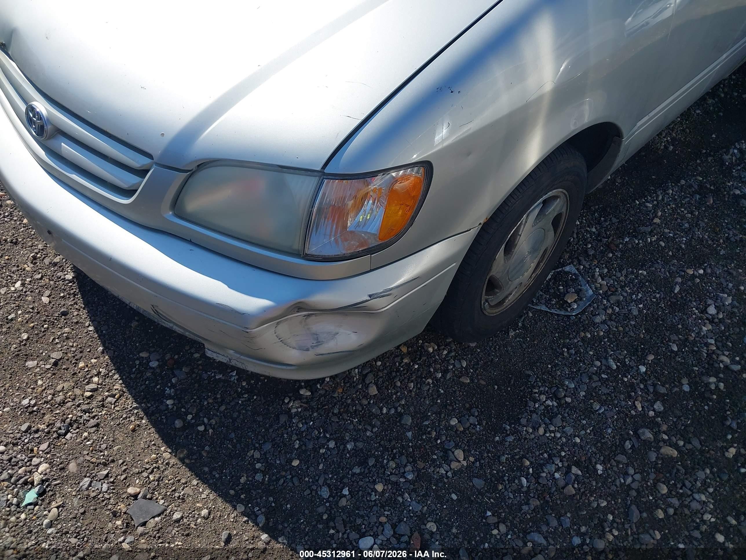 2003 Toyota Sienna Le Silver vin: 4T3ZF13C13U538952