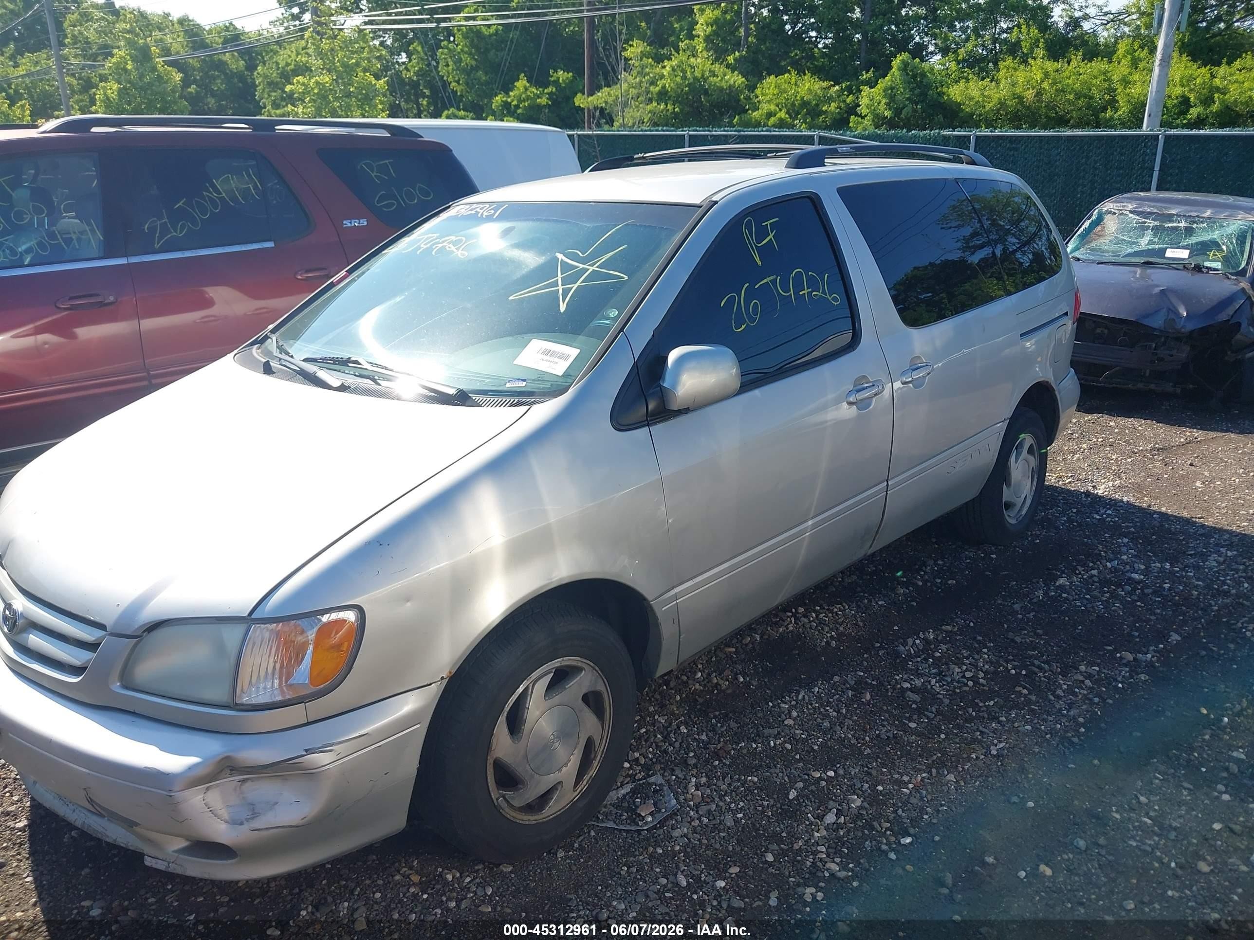 2003 Toyota Sienna Le Silver vin: 4T3ZF13C13U538952