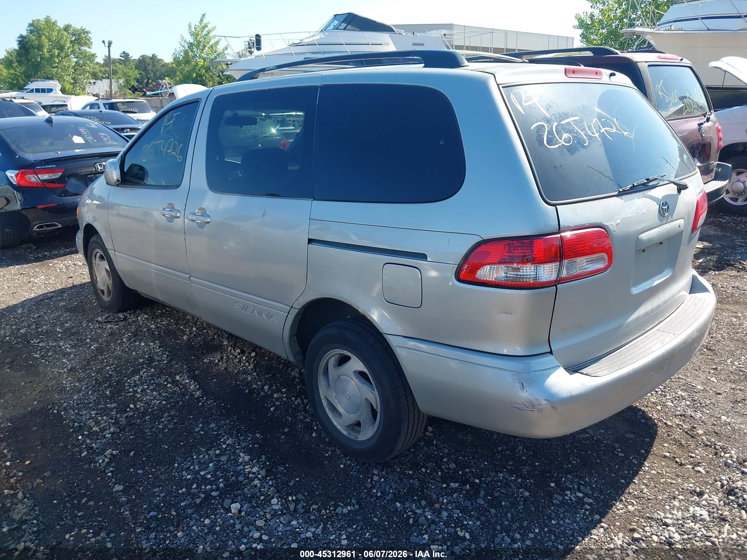 2003 Toyota Sienna Le Silver vin: 4T3ZF13C13U538952