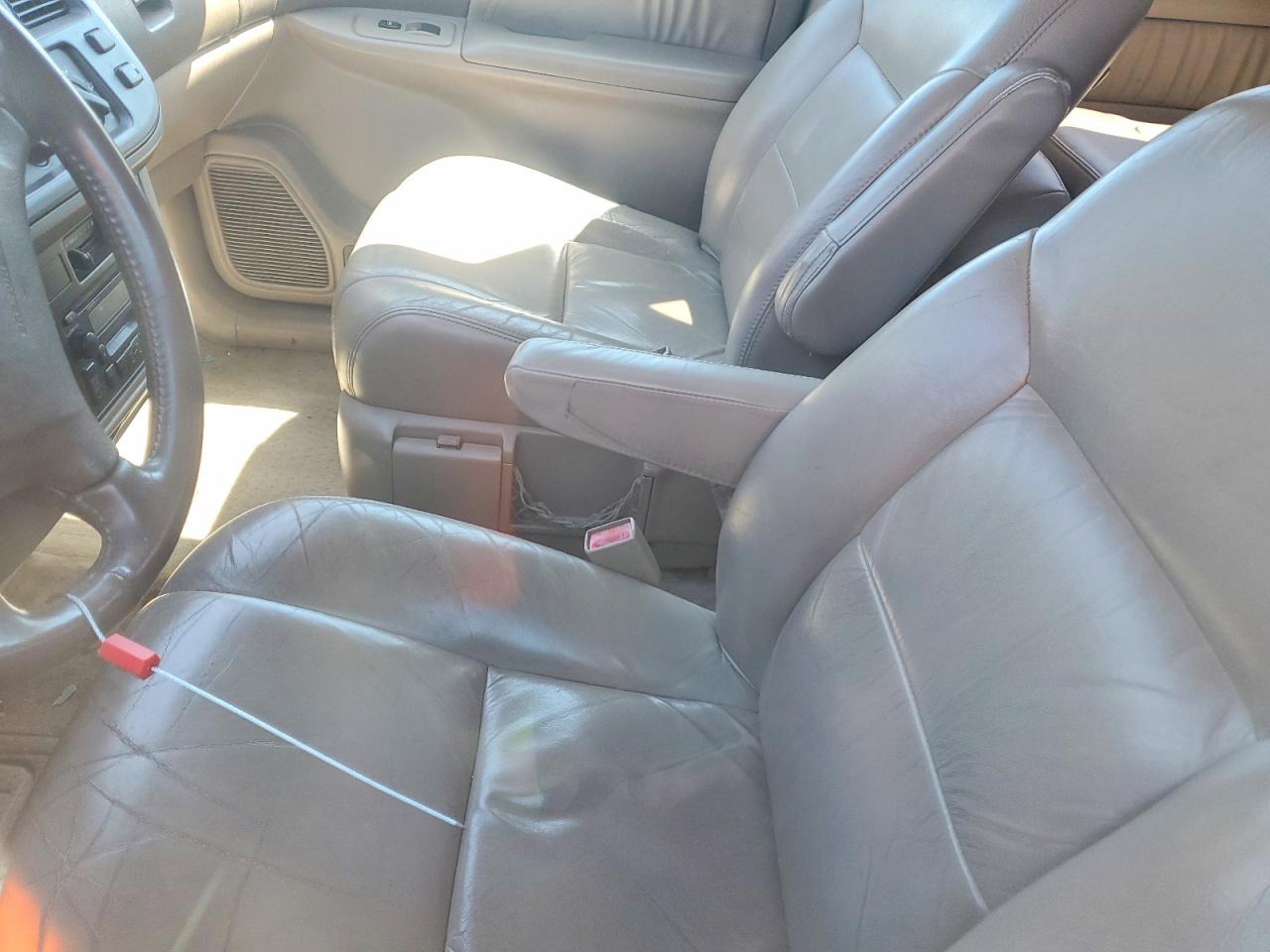 1998 Toyota Sienna Le Gray vin: 4T3ZF13C1WU056020