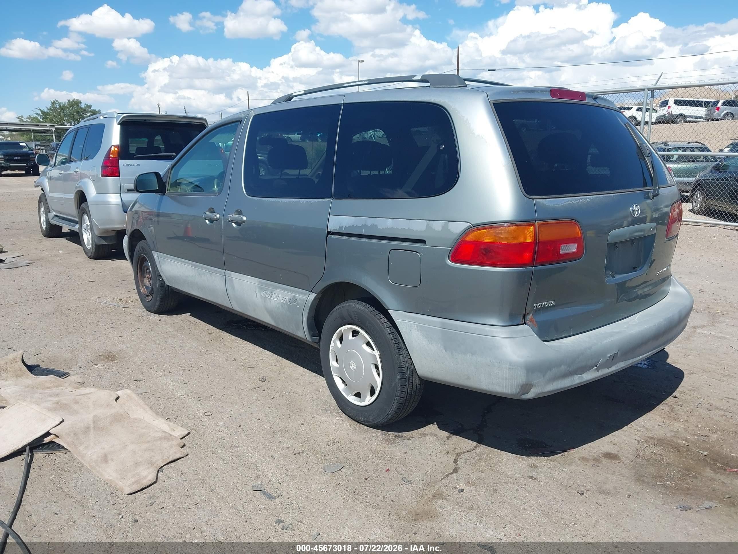 1998 Toyota Sienna Le Green vin: 4T3ZF13C1WU086182